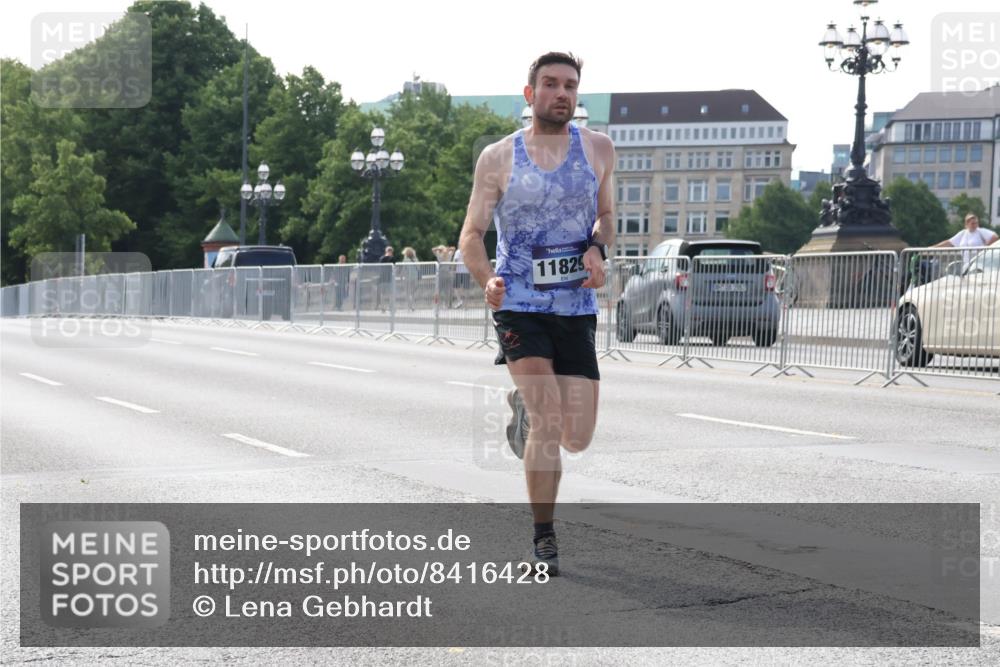 29.06.2025 - hella hamburg halbmarathon Lena Gebhardt http://msf.ph/oto/8416428 29.06.2025 09:40:34 Lombardsbrücke 11825, 34, 35, 52, 54, 5253, 6530, 6816, 9151, 9255, 9447, 9475, 10650, 11210, 11829, 12373, 12678, 14302, 14717, 15495, 16068, 16245, 16988, 17771, 18930, 19075 meine-sportfotos.de