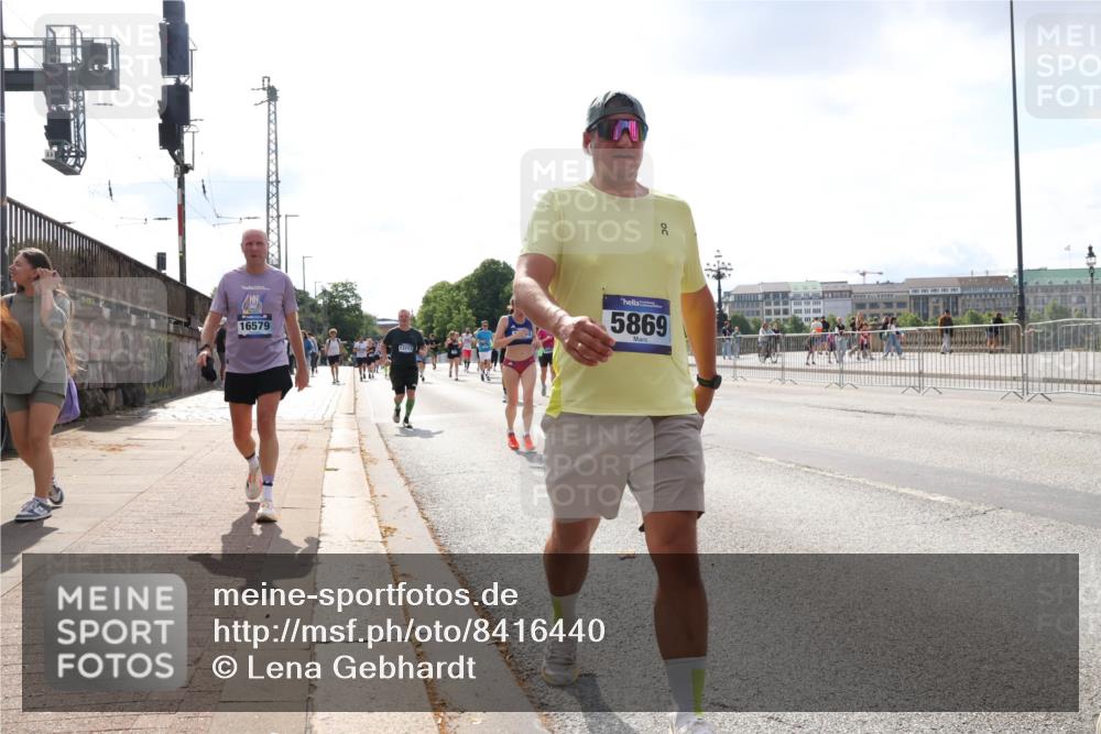 29.06.2025 - hella hamburg halbmarathon Lena Gebhardt http://msf.ph/oto/8416440 29.06.2025 10:05:12 Lombardsbrücke 16579, 13717, 56, 5869, 1126, 1316, 1559, 1863, 1981, 2288, 2298, 2424, 2463, 2628, 2698, 3071, 3413, 3578, 4014, 4220, 4394, 4538, 4951, 5073, 6059, 6907, 6908, 7302, 7826, 8049, 8089, 8999, 9007, 9019, 9075, 9165, 9559, 9680, 10694, 11088, 11551, 11595, 11784, 11873, 12125, 12557, 13221, 13242, 13327, 13717, 14203, 16092, 16134, 16357, 16478, 16546, 16579, 16847, 16995, 17112, 17707, 17814, 17818, 18189, 18616, 18617, 19034 meine-sportfotos.de