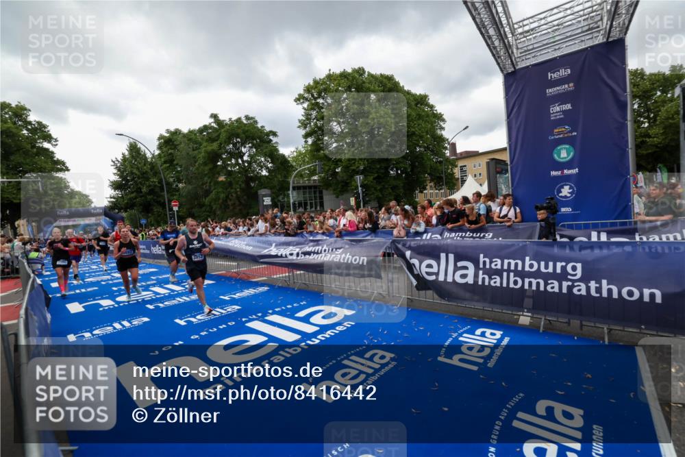 29.06.2025 - hella hamburg halbmarathon Zöllner http://msf.ph/oto/8416442 29.06.2025 10:50:05 Ziel 1216, 1321, 2020, 3692, 3852, 7100, 7657, 9031, 9213, 9303, 9965, 12271, 13225, 13758, 16403, 16716, 18884, 19112 meine-sportfotos.de