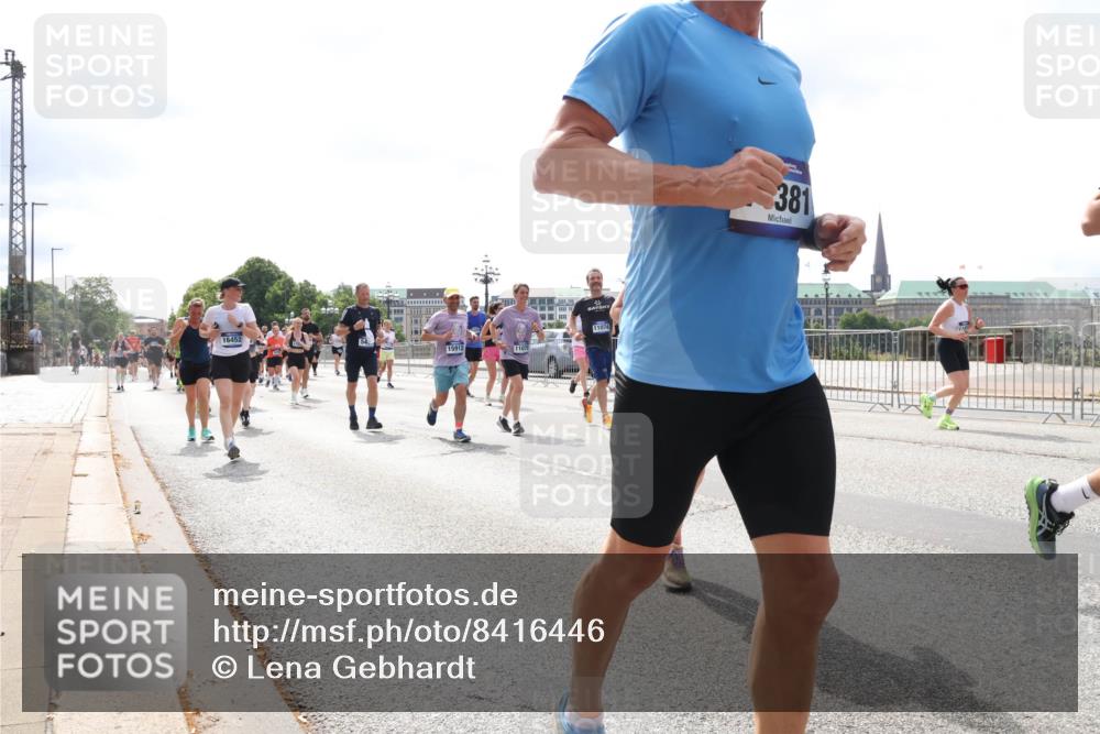 29.06.2025 - hella hamburg halbmarathon Lena Gebhardt http://msf.ph/oto/8416446 29.06.2025 10:42:22 Lombardsbrücke 381, 1039, 1150, 1360, 1624, 1752, 1929, 1957, 1994, 2069, 2134, 2145, 2523, 2538, 2580, 2974, 3276, 3326, 3459, 3460, 3568, 3605, 3874, 4329, 4334, 4353, 4735, 4736, 4778, 4885, 4891, 4892, 5403, 5417, 5419, 5671, 5810, 6136, 6137, 6153, 6430, 6436, 6764, 6828, 6837, 6846, 6917, 7040, 7260, 7357, 7513, 7557, 7666, 8014, 8459, 8525, 8526, 8529, 8712, 8816, 8908, 9008, 9223, 9370, 9980, 10027, 10454, 10532, 10623, 13241 meine-sportfotos.de