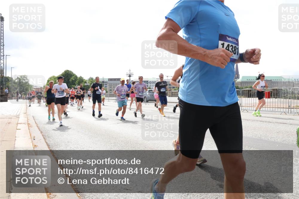 29.06.2025 - hella hamburg halbmarathon Lena Gebhardt http://msf.ph/oto/8416472 29.06.2025 10:42:23 Lombardsbrücke 11074, 16452, 5419, 11075, 15912, 14381, 1039, 1150, 1360, 1624, 1752, 1929, 1957, 1994, 2069, 2134, 2145, 2523, 2538, 2580, 2940, 2941, 2974, 3276, 3326, 3459, 3460, 3568, 3605, 3874, 4329, 4334, 4353, 4735, 4736, 4778, 4885, 4891, 4892, 5403, 5417, 5419, 5671, 5810, 6120, 6136, 6153, 6430, 6436, 6764, 6828, 6837, 6846, 6917, 7040, 7260, 7357, 7513, 7557, 7666, 8014, 8459, 8525, 8526, 8529, 8712, 8816, 8908, 9008, 9223, 9370, 9980, 10027, 10454, 10532, 10623, 13241 meine-sportfotos.de