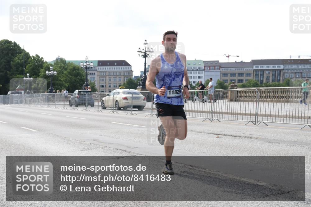 29.06.2025 - hella hamburg halbmarathon Lena Gebhardt http://msf.ph/oto/8416483 29.06.2025 09:40:34 Lombardsbrücke 11829, 34, 35, 52, 54, 5253, 6530, 6816, 9151, 9255, 9447, 9475, 10650, 11210, 11829, 12373, 12678, 14302, 14717, 15495, 16068, 16245, 16988, 17771, 18930, 19075 meine-sportfotos.de