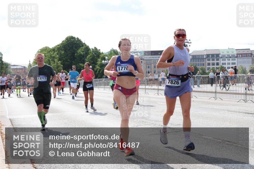 29.06.2025 - hella hamburg halbmarathon Lena Gebhardt http://msf.ph/oto/8416487 29.06.2025 10:05:14 Lombardsbrücke 13717, 16478, 9007, 1772, 7826, 1126, 1559, 1863, 1936, 1981, 2288, 2298, 2424, 2628, 2698, 3071, 3413, 3578, 4014, 4220, 4394, 4538, 4951, 5073, 6059, 6907, 6908, 7302, 7826, 8049, 8089, 8999, 9007, 9019, 9075, 9165, 9559, 9680, 10343, 10694, 11088, 11551, 11595, 11784, 11873, 12125, 12557, 13221, 13242, 13327, 13717, 14203, 14465, 14642, 16092, 16134, 16357, 16478, 16546, 16579, 16847, 17112, 17707, 17814, 17818, 18189, 18616, 18617, 19034 meine-sportfotos.de