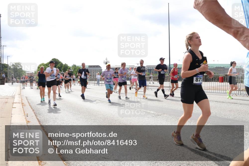 29.06.2025 - hella hamburg halbmarathon Lena Gebhardt http://msf.ph/oto/8416493 29.06.2025 10:42:23 Lombardsbrücke 16452, 15912, 11075, 871, 1039, 1150, 1360, 1624, 1752, 1929, 1957, 1994, 2069, 2134, 2145, 2523, 2538, 2580, 2940, 2941, 2974, 3276, 3326, 3459, 3460, 3568, 3605, 3874, 4329, 4334, 4353, 4735, 4736, 4778, 4885, 4891, 4892, 5403, 5417, 5419, 5671, 5810, 6120, 6136, 6153, 6430, 6436, 6764, 6828, 6837, 6846, 6917, 7040, 7260, 7357, 7513, 7557, 7666, 8014, 8459, 8525, 8526, 8529, 8712, 8816, 8908, 9008, 9223, 9370, 9980, 10027, 10454, 10532, 10623, 13241 meine-sportfotos.de