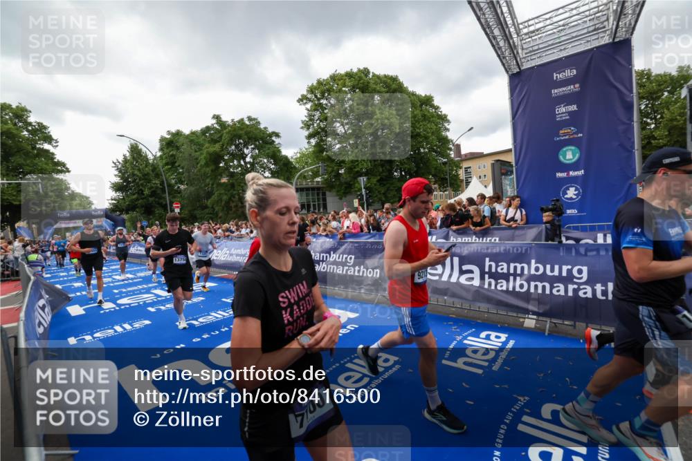 29.06.2025 - hella hamburg halbmarathon Zöllner http://msf.ph/oto/8416500 29.06.2025 10:50:08 Ziel 1216, 1321, 1507, 2020, 3562, 7100, 7657, 8313, 9031, 9213, 9303, 9965, 12203, 12271, 13225, 13282, 13758, 14257, 16403, 18228, 18657, 18658, 18884, 19112 meine-sportfotos.de