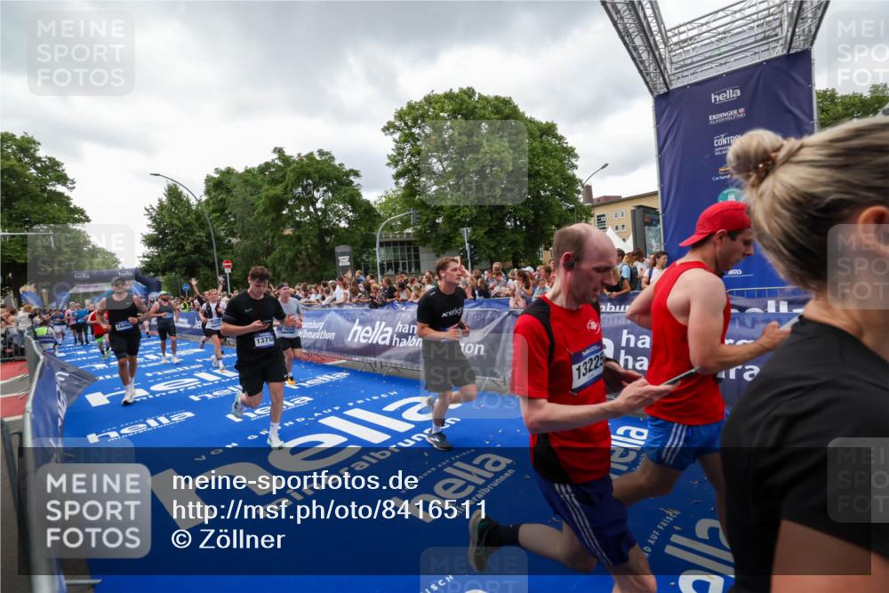 29.06.2025 - hella hamburg halbmarathon Zöllner http://msf.ph/oto/8416511 29.06.2025 10:50:08 Ziel 1216, 1321, 1507, 2020, 3562, 7100, 7657, 8313, 9031, 9213, 9303, 9965, 12203, 12271, 13225, 13282, 13758, 14257, 16403, 18228, 18657, 18658, 18884, 19112 meine-sportfotos.de