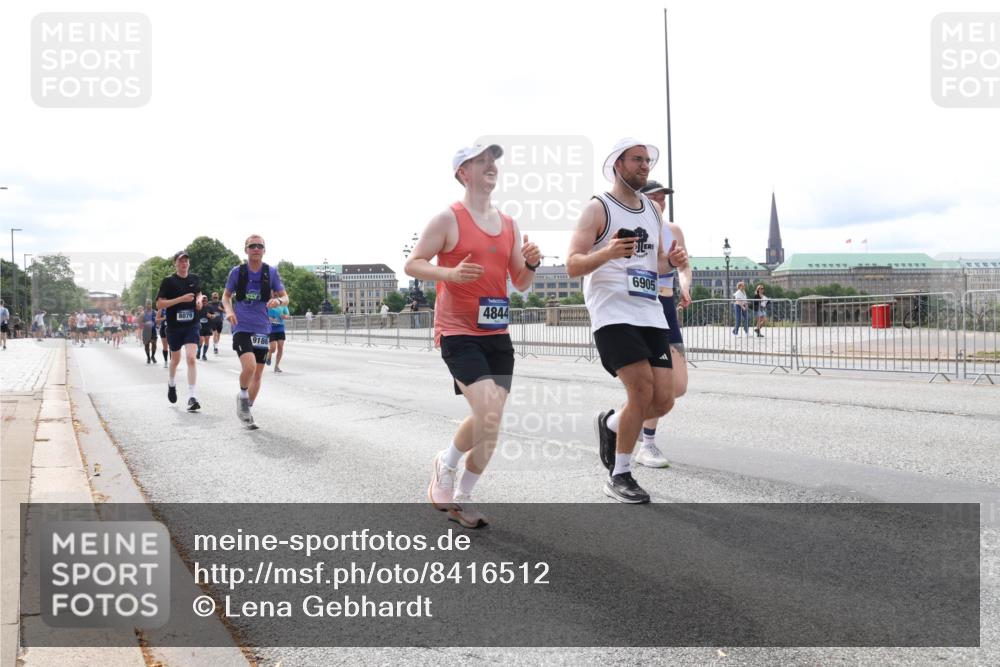29.06.2025 - hella hamburg halbmarathon Lena Gebhardt http://msf.ph/oto/8416512 29.06.2025 10:26:38 Lombardsbrücke 8079, 9186, 4844, 6905, 1300, 1973, 2045, 2643, 3617, 4267, 4268, 4315, 4507, 4509, 4844, 6159, 6625, 6905, 7069, 7929, 8079, 8306, 8357, 8942, 9186, 11107, 11270, 11740, 12071, 12126, 12826, 12827, 13264, 14930, 15027, 15807, 15878, 16479, 16788, 17300, 17675, 17712, 18074, 18087, 18516, 18962, 18978 meine-sportfotos.de