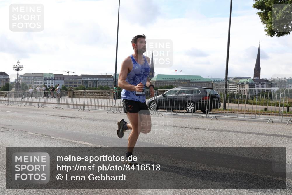 29.06.2025 - hella hamburg halbmarathon Lena Gebhardt http://msf.ph/oto/8416518 29.06.2025 09:40:35 Lombardsbrücke 2, 34, 35, 52, 54, 5253, 6530, 6816, 9151, 9255, 9447, 9475, 10650, 11210, 11829, 12373, 12678, 14302, 15495, 16068, 16245, 16988, 17771, 18930, 19075 meine-sportfotos.de