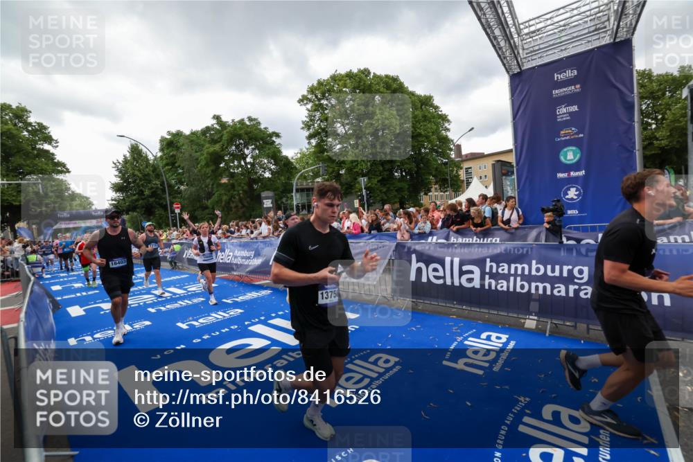 29.06.2025 - hella hamburg halbmarathon Zöllner http://msf.ph/oto/8416526 29.06.2025 10:50:09 Ziel 1216, 1321, 1507, 2020, 3296, 3562, 7176, 7657, 8313, 9031, 9303, 9965, 12203, 13225, 13282, 13758, 14257, 16403, 18228, 18657, 18658, 18884 meine-sportfotos.de