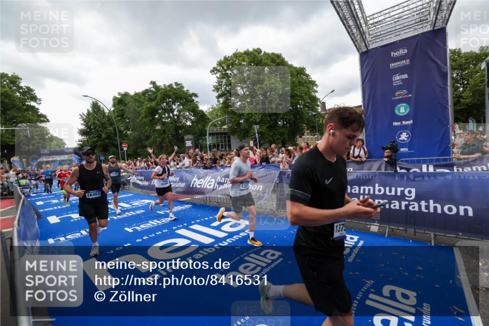 29.06.2025 - hella hamburg halbmarathon Zöllner http://msf.ph/oto/8416531 29.06.2025 10:50:09 Ziel 1216, 1321, 1507, 2020, 3296, 3562, 7176, 7657, 8313, 9031, 9303, 9965, 12203, 13225, 13282, 13758, 14257, 16403, 18228, 18657, 18658, 18884 meine-sportfotos.de