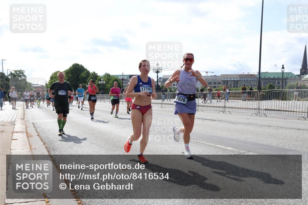 29.06.2025 - hella hamburg halbmarathon Lena Gebhardt http://msf.ph/oto/8416534 29.06.2025 10:05:14 Lombardsbrücke 13717, 9007, 17707, 7826, 1126, 1559, 1863, 1936, 1981, 2288, 2298, 2424, 2628, 2698, 3071, 3413, 3578, 4014, 4220, 4394, 4538, 4951, 5073, 6059, 6907, 6908, 7302, 7826, 8049, 8089, 8999, 9007, 9019, 9075, 9165, 9559, 9680, 10343, 10694, 11088, 11551, 11595, 11784, 11873, 12125, 12557, 13221, 13242, 13327, 13717, 14203, 14465, 14642, 16092, 16134, 16357, 16478, 16546, 16579, 16847, 17112, 17707, 17814, 17818, 18189, 18616, 18617, 19034 meine-sportfotos.de