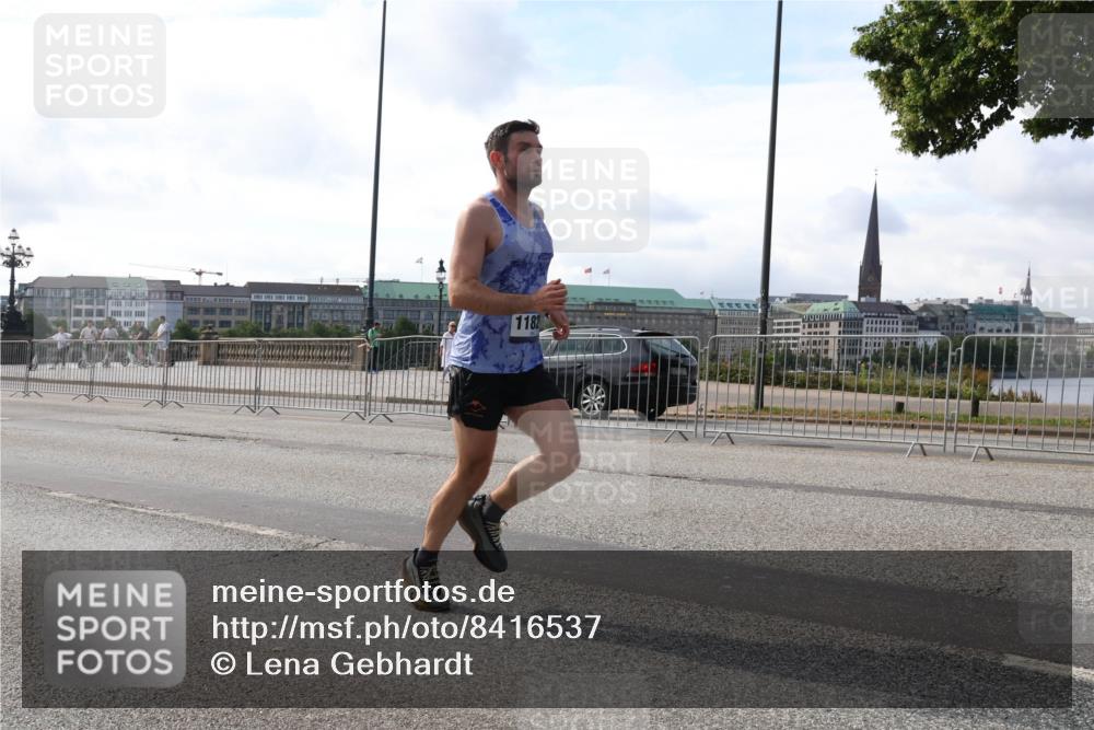 29.06.2025 - hella hamburg halbmarathon Lena Gebhardt http://msf.ph/oto/8416537 29.06.2025 09:40:35 Lombardsbrücke 1182, 34, 35, 52, 54, 5253, 6530, 6816, 9151, 9255, 9447, 9475, 10650, 11210, 11829, 12373, 12678, 14302, 15495, 16068, 16245, 16988, 17771, 18930, 19075 meine-sportfotos.de