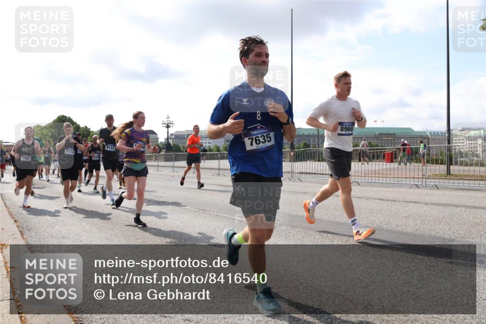 29.06.2025 - hella hamburg halbmarathon Lena Gebhardt http://msf.ph/oto/8416540 29.06.2025 09:51:02 Lombardsbrücke 1962, 7116, 579, 10469, 8122, 8, 7635, 8966, 1209, 1256, 1441, 1677, 1697, 1941, 1962, 2546, 2579, 3056, 3626, 3700, 3947, 4205, 4380, 4854, 4888, 4889, 4893, 5026, 5087, 5275, 5387, 5472, 5506, 5508, 5752, 5916, 6080, 6429, 6593, 6639, 6686, 6687, 6721, 6901, 7026, 7110, 7116, 7284, 7378, 7635, 7693, 7962, 8091, 8122, 8319, 8574, 8958, 8966, 9262, 9313, 9371, 9380, 9755, 9833, 9885, 10064, 10193, 10415, 10469, 10783, 10922, 11281, 11284, 11305, 11907, 12153 meine-sportfotos.de
