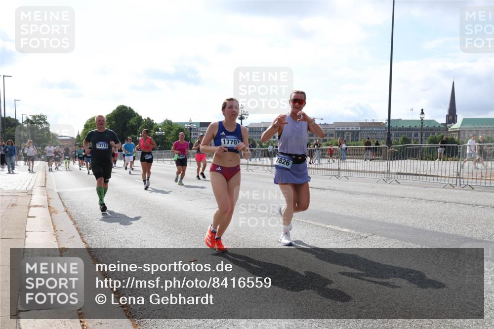 29.06.2025 - hella hamburg halbmarathon Lena Gebhardt http://msf.ph/oto/8416559 29.06.2025 10:05:14 Lombardsbrücke 17707, 13717, 7826, 1126, 1559, 1863, 1936, 1981, 2288, 2298, 2424, 2628, 2698, 3071, 3413, 3578, 4014, 4220, 4394, 4538, 4951, 5073, 6059, 6907, 6908, 7302, 7826, 8049, 8089, 8999, 9007, 9019, 9075, 9165, 9559, 9680, 10343, 10694, 11088, 11551, 11595, 11784, 11873, 12125, 12557, 13221, 13242, 13327, 13717, 14203, 14465, 14642, 16092, 16134, 16357, 16478, 16546, 16579, 16847, 17112, 17707, 17814, 17818, 18189, 18616, 18617, 19034 meine-sportfotos.de