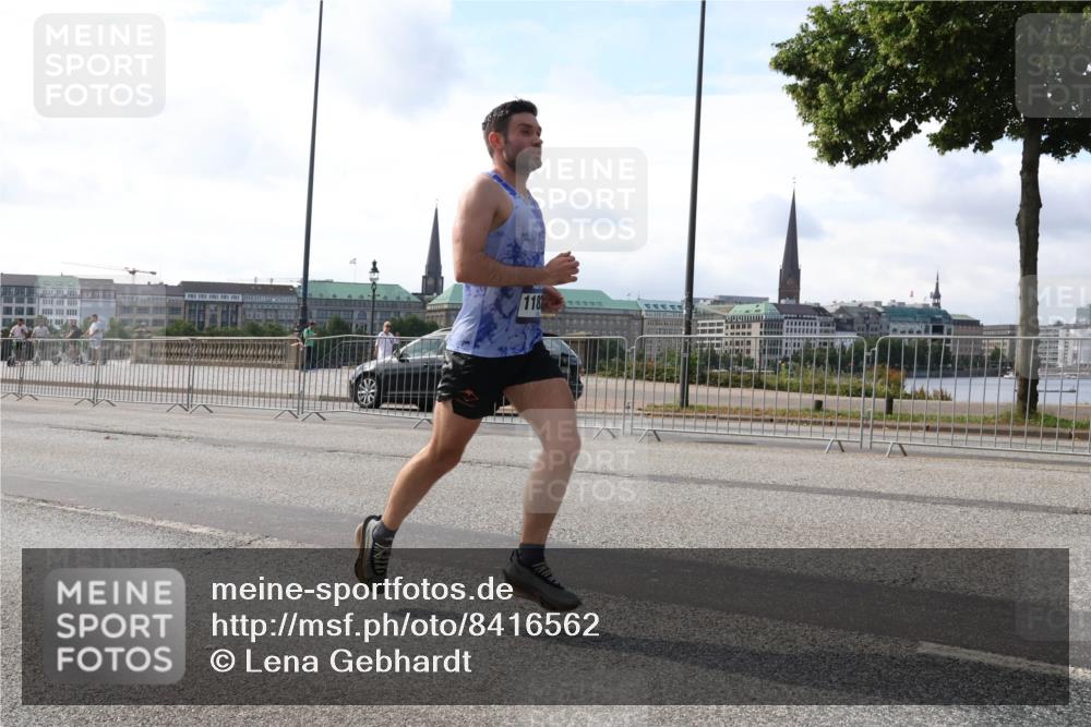 29.06.2025 - hella hamburg halbmarathon Lena Gebhardt http://msf.ph/oto/8416562 29.06.2025 09:40:35 Lombardsbrücke 118, 34, 35, 52, 54, 5253, 6530, 6816, 9151, 9255, 9447, 9475, 10650, 11210, 11829, 12373, 12678, 14302, 15495, 16068, 16245, 16988, 17771, 18930, 19075 meine-sportfotos.de