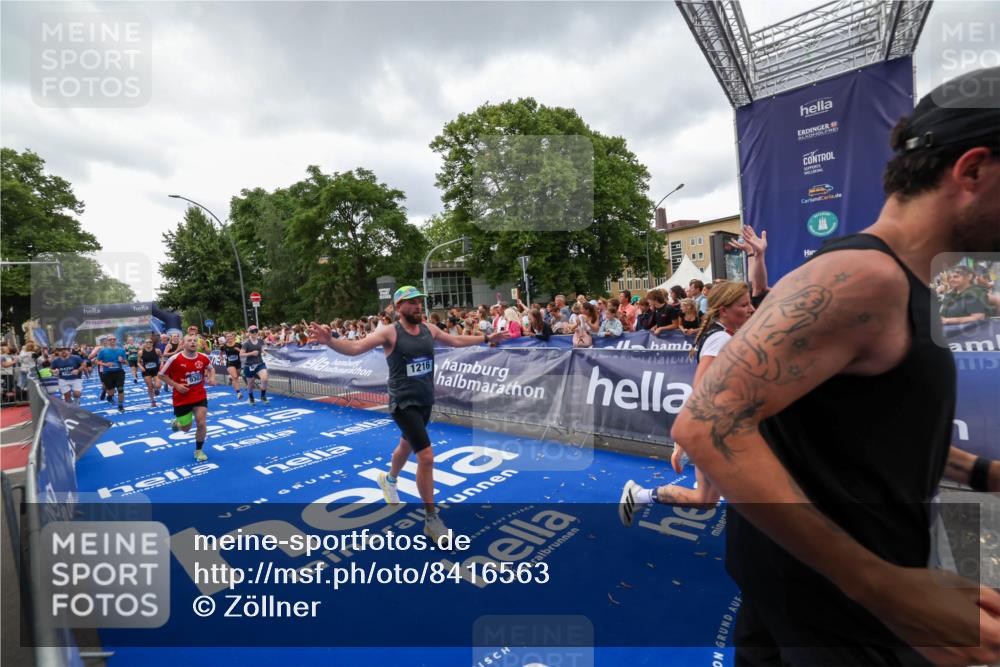 29.06.2025 - hella hamburg halbmarathon Zöllner http://msf.ph/oto/8416563 29.06.2025 10:50:11 Ziel 1119, 1216, 1507, 2020, 3296, 3562, 7176, 8313, 9031, 9303, 9965, 11607, 12203, 12235, 13282, 14257, 16403, 18228, 18657, 18658, 18884 meine-sportfotos.de