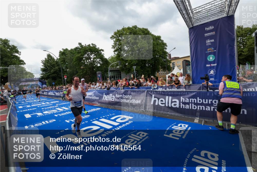 29.06.2025 - hella hamburg halbmarathon Zöllner http://msf.ph/oto/8416564 29.06.2025 10:27:46 Ziel 1122, 5367, 8731, 10655, 17893 meine-sportfotos.de