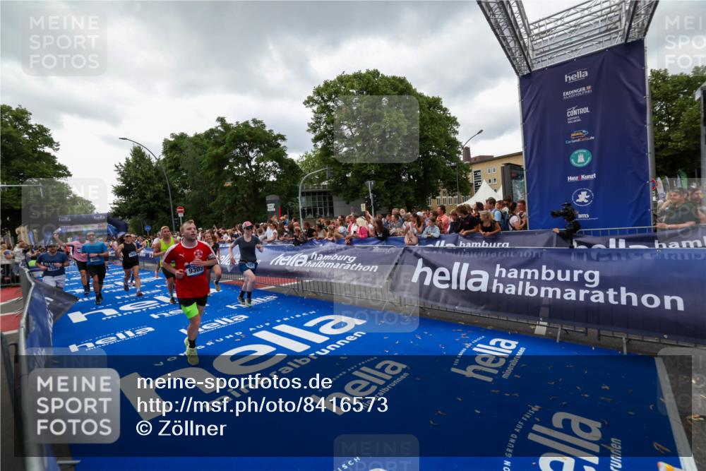 29.06.2025 - hella hamburg halbmarathon Zöllner http://msf.ph/oto/8416573 29.06.2025 10:50:12 Ziel 1119, 1216, 1507, 3296, 3562, 7176, 8313, 9031, 9303, 9965, 10371, 11607, 12203, 12235, 13282, 14257, 18228, 18657, 18658 meine-sportfotos.de