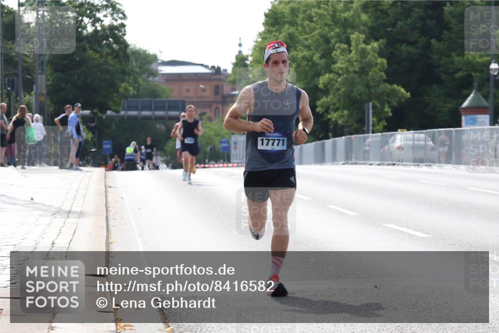 29.06.2025 - hella hamburg halbmarathon Lena Gebhardt http://msf.ph/oto/8416582 29.06.2025 09:40:38 Lombardsbrücke 17771, 34, 35, 52, 54, 5253, 6530, 6816, 9151, 9255, 9447, 9475, 10650, 11210, 11829, 12373, 12678, 14302, 15495, 16068, 16245, 16988, 17771, 18930, 19075 meine-sportfotos.de