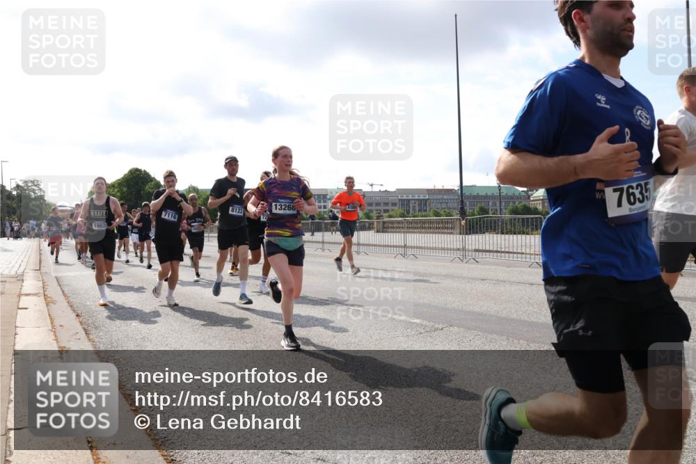 29.06.2025 - hella hamburg halbmarathon Lena Gebhardt http://msf.ph/oto/8416583 29.06.2025 09:51:02 Lombardsbrücke 1962, 7116, 8122, 72, 13268, 7635, 1209, 1256, 1441, 1677, 1697, 1941, 1962, 2546, 2579, 3056, 3626, 3700, 3947, 4205, 4380, 4854, 4888, 4889, 4893, 5026, 5087, 5275, 5387, 5472, 5506, 5508, 5752, 5916, 6080, 6429, 6593, 6639, 6686, 6687, 6721, 6901, 7026, 7110, 7116, 7284, 7378, 7635, 7693, 7962, 8091, 8122, 8319, 8574, 8958, 8966, 9262, 9313, 9371, 9380, 9755, 9833, 9885, 10064, 10193, 10415, 10469, 10783, 10922, 11281, 11284, 11305, 11907, 12153 meine-sportfotos.de