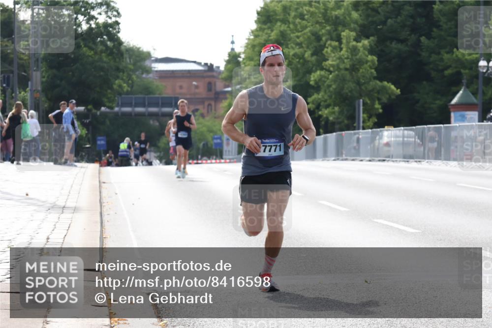 29.06.2025 - hella hamburg halbmarathon Lena Gebhardt http://msf.ph/oto/8416598 29.06.2025 09:40:38 Lombardsbrücke 7771, 34, 35, 52, 54, 5253, 6530, 6816, 9151, 9255, 9447, 9475, 10650, 11210, 11829, 12373, 12678, 14302, 15495, 16068, 16245, 16988, 17771, 18930, 19075 meine-sportfotos.de