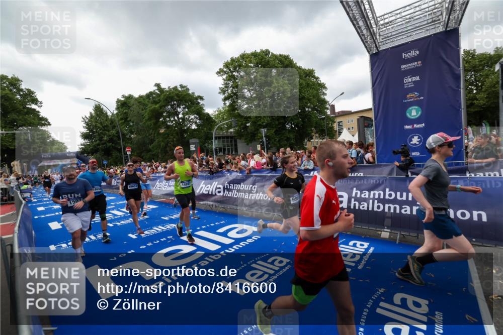 29.06.2025 - hella hamburg halbmarathon Zöllner http://msf.ph/oto/8416600 29.06.2025 10:50:13 Ziel 1119, 1507, 3296, 3562, 7176, 8313, 9031, 9303, 9965, 10371, 11607, 12203, 12235, 13282, 14257, 15620, 18228, 18657, 18658 meine-sportfotos.de