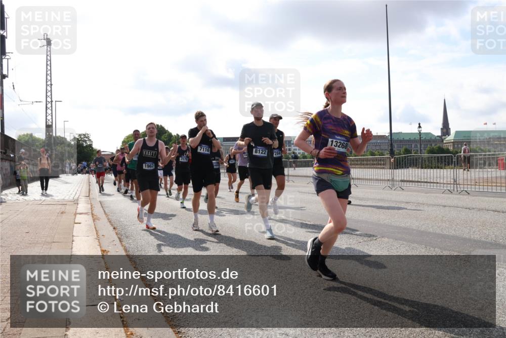 29.06.2025 - hella hamburg halbmarathon Lena Gebhardt http://msf.ph/oto/8416601 29.06.2025 09:51:02 Lombardsbrücke 119, 1962, 2579, 7116, 100, 8122, 7284, 13268, 1209, 1256, 1441, 1677, 1697, 1941, 1962, 2546, 2579, 3056, 3626, 3700, 3947, 4205, 4380, 4854, 4888, 4889, 4893, 5026, 5087, 5275, 5387, 5472, 5506, 5508, 5752, 5916, 6080, 6429, 6593, 6639, 6686, 6687, 6721, 6901, 7026, 7110, 7116, 7284, 7378, 7635, 7693, 7962, 8091, 8122, 8319, 8574, 8958, 8966, 9262, 9313, 9371, 9380, 9755, 9833, 9885, 10064, 10193, 10415, 10469, 10783, 10922, 11281, 11284, 11305, 11907, 12153 meine-sportfotos.de