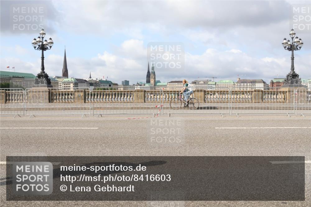 29.06.2025 - hella hamburg halbmarathon Lena Gebhardt http://msf.ph/oto/8416603 29.06.2025 08:56:57 Lombardsbrücke  meine-sportfotos.de