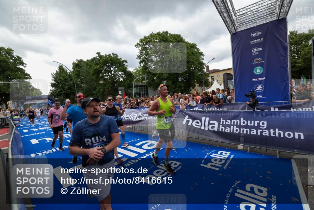 29.06.2025 - hella hamburg halbmarathon Zöllner http://msf.ph/oto/8416615 29.06.2025 10:50:14 Ziel 1119, 1507, 3296, 3562, 7176, 7930, 7932, 8313, 9965, 10371, 11607, 12203, 12235, 13282, 14257, 15620, 18228, 18657, 18658, 18811, 19040 meine-sportfotos.de