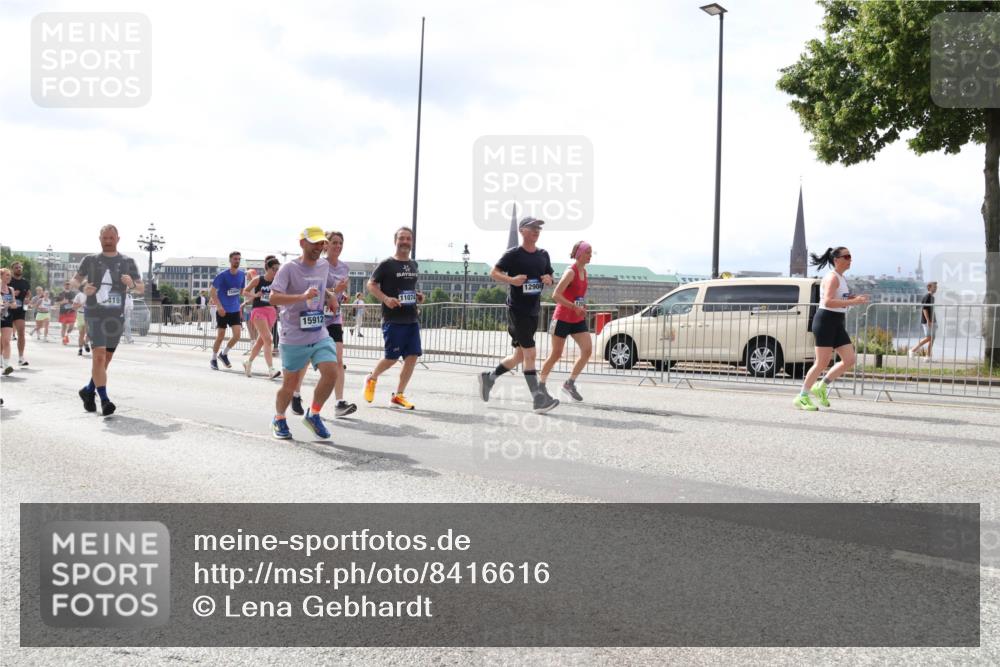 29.06.2025 - hella hamburg halbmarathon Lena Gebhardt http://msf.ph/oto/8416616 29.06.2025 10:42:24 Lombardsbrücke 15912, 12904, 1039, 1150, 1360, 1624, 1752, 1929, 1957, 1994, 2069, 2134, 2145, 2401, 2523, 2538, 2580, 2940, 2941, 2974, 3276, 3326, 3568, 3605, 3874, 4329, 4334, 4353, 4735, 4736, 4778, 4885, 4891, 4892, 5403, 5417, 5419, 5671, 5810, 6120, 6136, 6153, 6430, 6436, 6764, 6828, 6837, 6846, 6917, 7040, 7260, 7357, 7513, 7557, 7666, 8014, 8459, 8525, 8526, 8529, 8712, 8816, 8908, 9008, 9223, 9370, 9980, 10027, 10454, 10532, 10623, 13241 meine-sportfotos.de