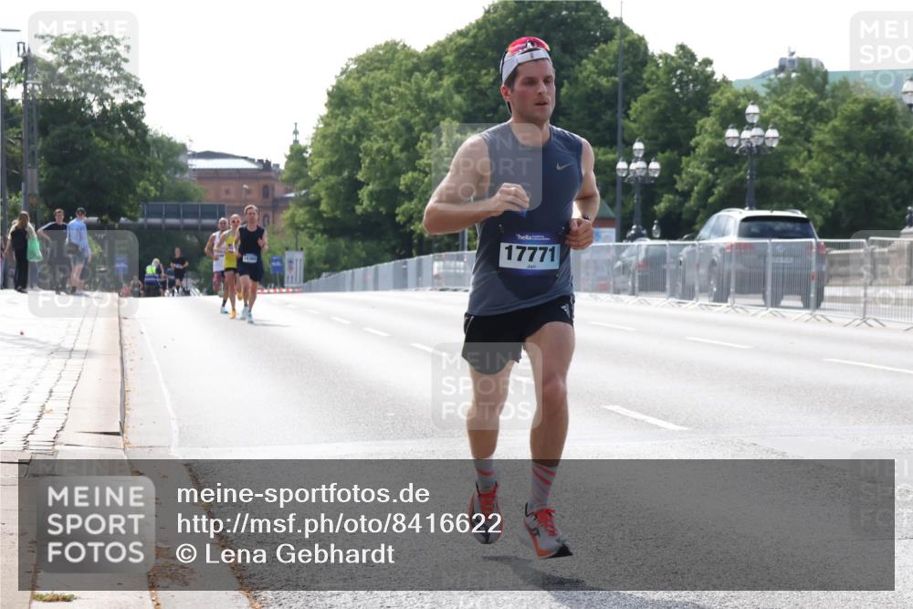 29.06.2025 - hella hamburg halbmarathon Lena Gebhardt http://msf.ph/oto/8416622 29.06.2025 09:40:40 Lombardsbrücke 14360, 17771, 34, 35, 52, 54, 5253, 6530, 6816, 9151, 9255, 9447, 9475, 10650, 11210, 11829, 12373, 12678, 14302, 14360, 15495, 16068, 16245, 16988, 17771, 18930, 19075 meine-sportfotos.de
