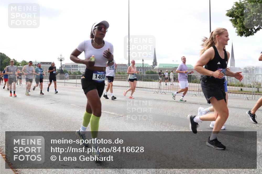 29.06.2025 - hella hamburg halbmarathon Lena Gebhardt http://msf.ph/oto/8416628 29.06.2025 10:17:49 Lombardsbrücke 17200, 7566, 1458, 8144, 1015, 1159, 1160, 1204, 1268, 1274, 1325, 1458, 1622, 1641, 1749, 1795, 2094, 2147, 2259, 2305, 2548, 2860, 2931, 3138, 3292, 3802, 3803, 3977, 4194, 4218, 4852, 5002, 5004, 5290, 5611, 5733, 6254, 6336, 6352, 6520, 6786, 7011, 7094, 7258, 7291, 7410, 7413, 7566, 7641, 7649, 7838, 7844, 7882, 7883, 8128, 8144, 8210, 8248, 8309, 8351, 8433, 8607, 8799, 8895, 9400, 9539, 9717, 9734, 9798, 9848, 9964, 10174, 10332, 10509 meine-sportfotos.de
