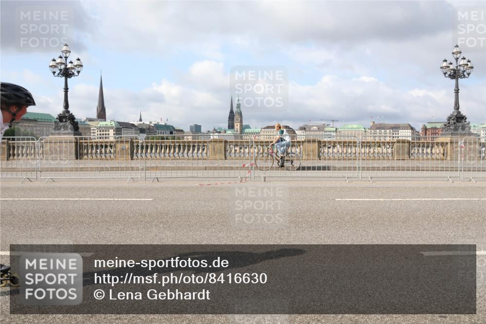 29.06.2025 - hella hamburg halbmarathon Lena Gebhardt http://msf.ph/oto/8416630 29.06.2025 08:56:57 Lombardsbrücke  meine-sportfotos.de