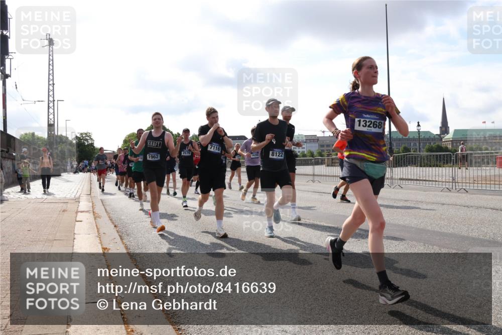 29.06.2025 - hella hamburg halbmarathon Lena Gebhardt http://msf.ph/oto/8416639 29.06.2025 09:51:03 Lombardsbrücke 98, 2579, 1962, 7116, 16295, 8122, 13268, 1209, 1256, 1441, 1677, 1941, 1962, 2546, 2579, 3056, 3626, 3700, 3947, 4205, 4854, 4888, 4889, 4893, 5026, 5087, 5275, 5387, 5472, 5506, 5508, 5752, 5916, 6080, 6429, 6593, 6639, 6686, 6687, 6721, 6901, 7026, 7110, 7116, 7284, 7378, 7635, 7693, 7962, 8091, 8122, 8319, 8574, 8958, 8966, 9262, 9313, 9371, 9380, 9755, 9833, 9885, 10064, 10193, 10415, 10469, 10783, 10922, 11281, 11284, 11305, 11907, 12153, 14201 meine-sportfotos.de
