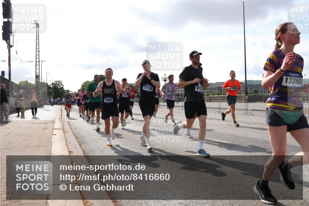 29.06.2025 - hella hamburg halbmarathon Lena Gebhardt http://msf.ph/oto/8416660 29.06.2025 09:51:03 Lombardsbrücke 1962, 2579, 10415, 7116, 16295, 8122, 13268, 1209, 1256, 1441, 1677, 1941, 1962, 2546, 2579, 3056, 3626, 3700, 3947, 4205, 4854, 4888, 4889, 4893, 5026, 5087, 5275, 5387, 5472, 5506, 5508, 5752, 5916, 6080, 6429, 6593, 6639, 6686, 6687, 6721, 6901, 7026, 7110, 7116, 7284, 7378, 7635, 7693, 7962, 8091, 8122, 8319, 8574, 8958, 8966, 9262, 9313, 9371, 9380, 9755, 9833, 9885, 10064, 10193, 10415, 10469, 10783, 10922, 11281, 11284, 11305, 11907, 12153, 14201 meine-sportfotos.de