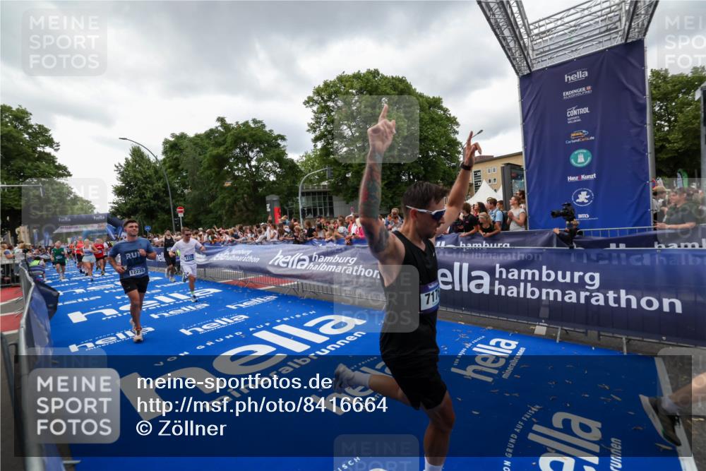 29.06.2025 - hella hamburg halbmarathon Zöllner http://msf.ph/oto/8416664 29.06.2025 10:50:18 Ziel 1119, 3296, 4933, 7176, 7930, 7932, 8921, 10371, 11607, 12235, 12949, 13609, 13690, 15620, 16000, 16242, 18499, 18811, 19040 meine-sportfotos.de