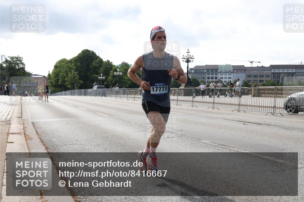 29.06.2025 - hella hamburg halbmarathon Lena Gebhardt http://msf.ph/oto/8416667 29.06.2025 09:40:41 Lombardsbrücke 34, 35, 52, 54, 5253, 6530, 6816, 9151, 9255, 9447, 9475, 10650, 11210, 11829, 12373, 12678, 14302, 14360, 14766, 15495, 16068, 16245, 16988, 17771, 18930, 19075 meine-sportfotos.de