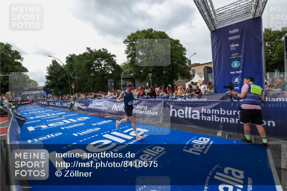 29.06.2025 - hella hamburg halbmarathon Zöllner http://msf.ph/oto/8416675 29.06.2025 10:27:52 Ziel 1122, 17893 meine-sportfotos.de