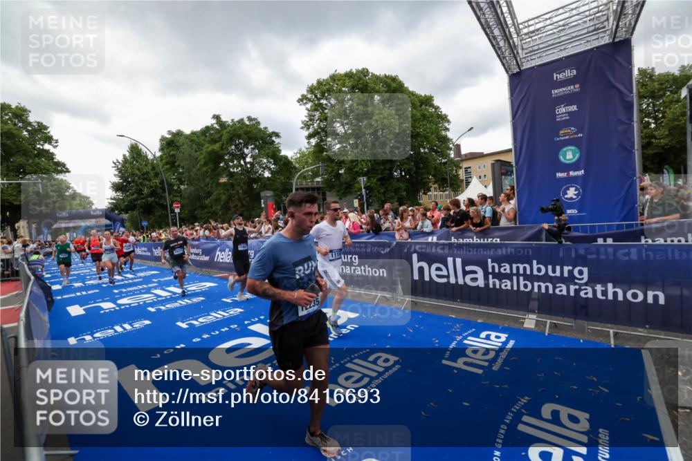 29.06.2025 - hella hamburg halbmarathon Zöllner http://msf.ph/oto/8416693 29.06.2025 10:50:19 Ziel 1119, 4933, 7930, 7932, 8921, 10371, 11607, 12235, 12949, 13609, 13690, 15620, 16000, 16242, 18499, 18811, 19040 meine-sportfotos.de