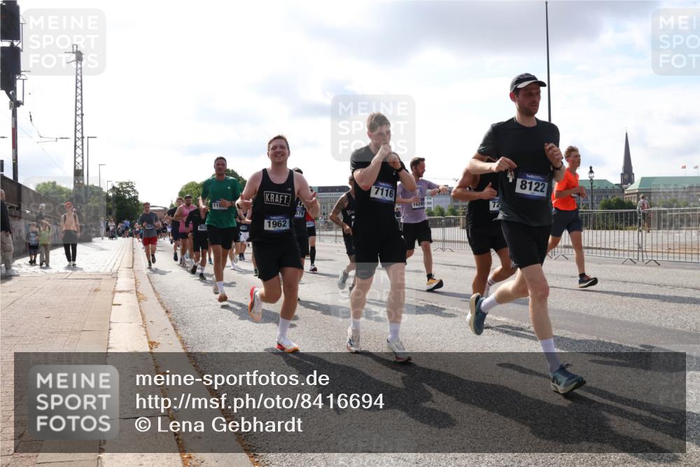 29.06.2025 - hella hamburg halbmarathon Lena Gebhardt http://msf.ph/oto/8416694 29.06.2025 09:51:03 Lombardsbrücke 9833, 119, 1962, 579, 7116, 16295, 8122, 1209, 1256, 1441, 1677, 1941, 1962, 2546, 2579, 3056, 3626, 3700, 3947, 4205, 4854, 4888, 4889, 4893, 5026, 5087, 5275, 5387, 5472, 5506, 5508, 5752, 5916, 6080, 6429, 6593, 6639, 6686, 6687, 6721, 6901, 7026, 7110, 7116, 7284, 7378, 7635, 7693, 7962, 8091, 8122, 8319, 8574, 8958, 8966, 9262, 9313, 9371, 9380, 9755, 9833, 9885, 10064, 10193, 10415, 10469, 10783, 10922, 11281, 11284, 11305, 11907, 12153, 14201 meine-sportfotos.de