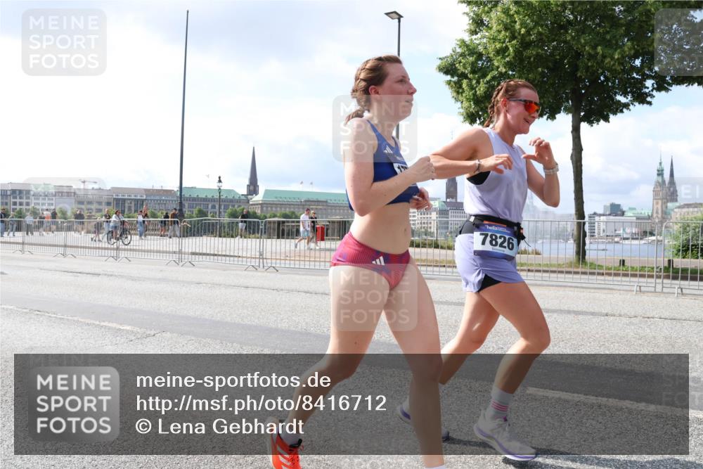 29.06.2025 - hella hamburg halbmarathon Lena Gebhardt http://msf.ph/oto/8416712 29.06.2025 10:05:15 Lombardsbrücke 7826, 1126, 1559, 1863, 1936, 1981, 2288, 2298, 2424, 2628, 3071, 3413, 3578, 4014, 4220, 4394, 4538, 4951, 5073, 6059, 6907, 6908, 7302, 7826, 8049, 8089, 8999, 9007, 9019, 9075, 9165, 9559, 9680, 10343, 10694, 11088, 11551, 11595, 11784, 11873, 12557, 13221, 13242, 13327, 13717, 14203, 14465, 14642, 16092, 16134, 16357, 16478, 16546, 16579, 16847, 17112, 17707, 17814, 17818, 18189, 18616, 18617, 19034 meine-sportfotos.de