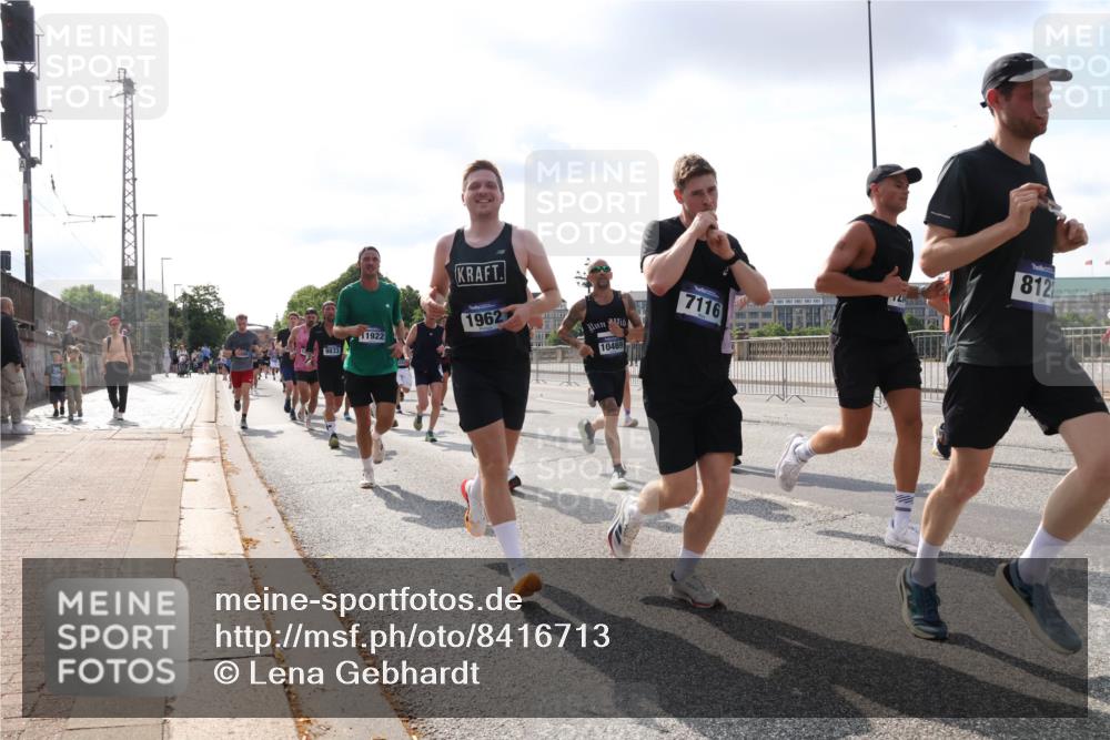29.06.2025 - hella hamburg halbmarathon Lena Gebhardt http://msf.ph/oto/8416713 29.06.2025 09:51:03 Lombardsbrücke 9833, 1922, 1962, 10469, 7116, 812, 1209, 1256, 1441, 1677, 1941, 1962, 2546, 2579, 3056, 3626, 3700, 3947, 4205, 4854, 4888, 4889, 4893, 5026, 5087, 5275, 5387, 5472, 5506, 5508, 5752, 5916, 6080, 6429, 6593, 6639, 6686, 6687, 6721, 6901, 7026, 7110, 7116, 7284, 7378, 7635, 7693, 7962, 8091, 8122, 8319, 8574, 8958, 8966, 9262, 9313, 9371, 9380, 9755, 9833, 9885, 10064, 10193, 10415, 10469, 10783, 10922, 11281, 11284, 11305, 11907, 12153, 14201 meine-sportfotos.de