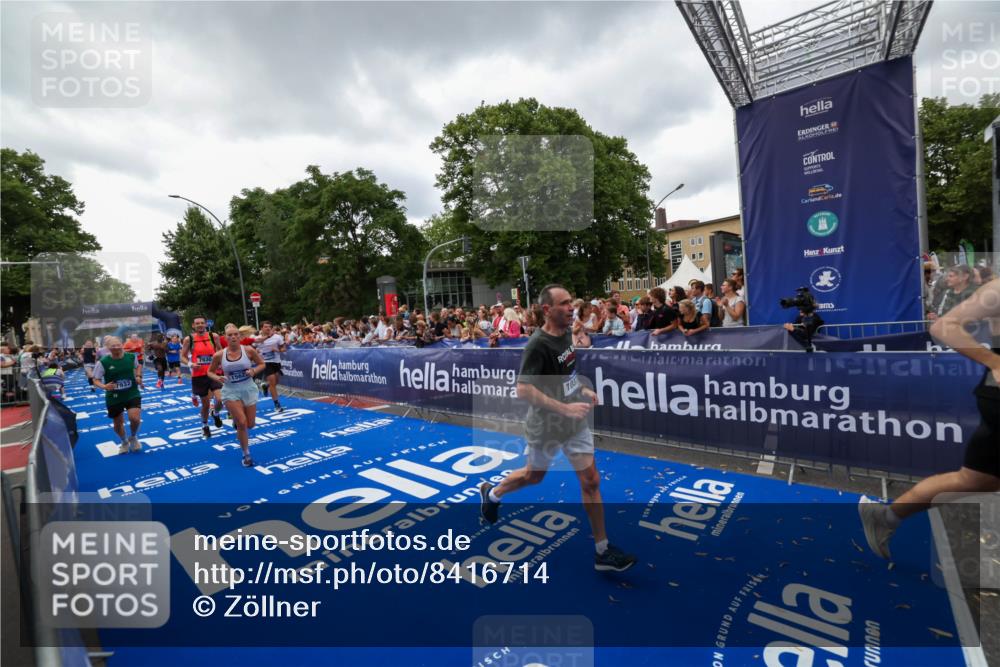 29.06.2025 - hella hamburg halbmarathon Zöllner http://msf.ph/oto/8416714 29.06.2025 10:50:20 Ziel 1119, 4933, 7930, 7932, 8921, 10371, 11607, 12949, 13609, 13690, 14034, 15620, 16000, 16242, 18499, 18811, 19040 meine-sportfotos.de
