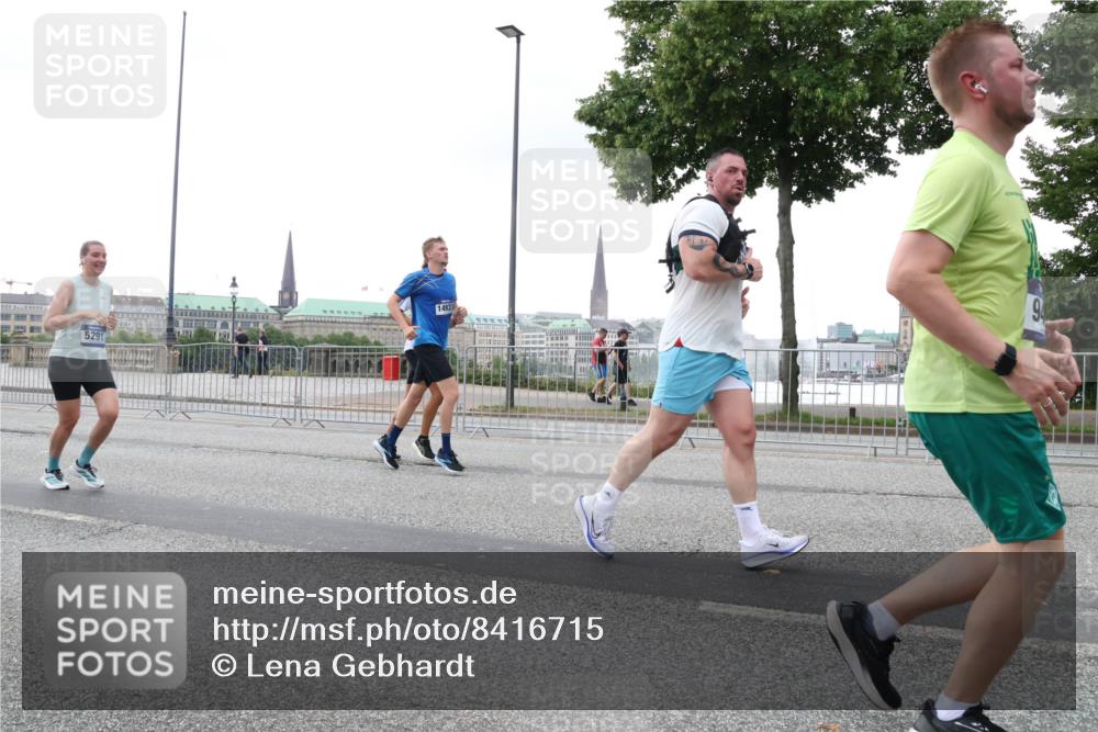 29.06.2025 - hella hamburg halbmarathon Lena Gebhardt http://msf.ph/oto/8416715 29.06.2025 10:51:50 Lombardsbrücke 5291, 1493, 1418, 1617, 1978, 1997, 2308, 2484, 2485, 2593, 2736, 2778, 3038, 3240, 3991, 4087, 4598, 4606, 4748, 4808, 4878, 5062, 5291, 5394, 5534, 5716, 5717, 6007, 6091, 6456, 6604, 6885, 6945, 6947, 6954, 7682, 7769, 7841, 7871, 7992, 8125, 8250, 8251, 8399, 8621, 9220, 9340, 9460, 9462, 9582, 9583, 9590, 9594, 9673, 9730, 9763, 10496, 10521, 10533, 10673, 10693, 10830, 11034, 11101, 11268, 11375, 11575, 11875, 12065 meine-sportfotos.de