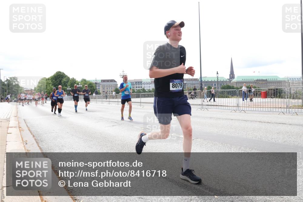 29.06.2025 - hella hamburg halbmarathon Lena Gebhardt http://msf.ph/oto/8416718 29.06.2025 10:26:41 Lombardsbrücke 11270, 8079, 1300, 1973, 2045, 2643, 3617, 4267, 4268, 4315, 4507, 4509, 4844, 6625, 6905, 7069, 7929, 8079, 8306, 8357, 8942, 9186, 11107, 11270, 11740, 12071, 12126, 12826, 12827, 13264, 13462, 14930, 15027, 15807, 15878, 16479, 16788, 17300, 17675, 17712, 18074, 18087, 18516, 18962, 18978 meine-sportfotos.de