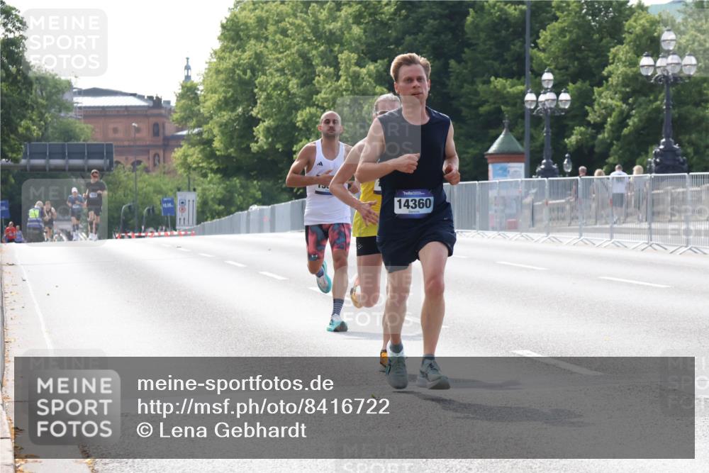 29.06.2025 - hella hamburg halbmarathon Lena Gebhardt http://msf.ph/oto/8416722 29.06.2025 09:40:46 Lombardsbrücke 14360, 34, 54, 5253, 6530, 6816, 9151, 9447, 9475, 11210, 11829, 12373, 12678, 14302, 14360, 14766, 15495, 15526, 16068, 16245, 16988, 17771, 18930 meine-sportfotos.de