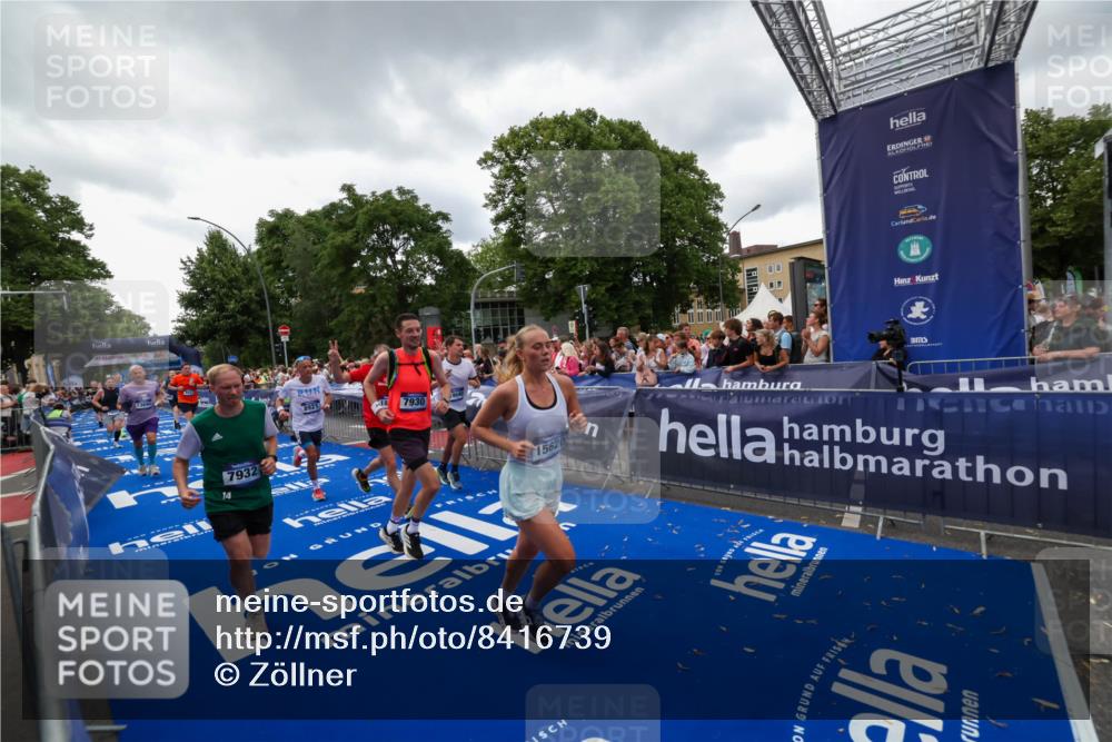 29.06.2025 - hella hamburg halbmarathon Zöllner http://msf.ph/oto/8416739 29.06.2025 10:50:22 Ziel 4247, 4933, 7930, 7932, 8899, 8921, 12949, 13609, 13690, 14034, 15620, 16000, 16242, 18499, 18811, 19040 meine-sportfotos.de