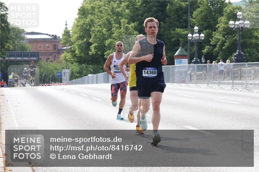 29.06.2025 - hella hamburg halbmarathon Lena Gebhardt http://msf.ph/oto/8416742 29.06.2025 09:40:46 Lombardsbrücke 155, 14360, 34, 54, 5253, 6530, 6816, 9151, 9447, 9475, 11210, 11829, 12373, 12678, 14302, 14360, 14766, 15495, 15526, 16068, 16245, 16988, 17771, 18930 meine-sportfotos.de