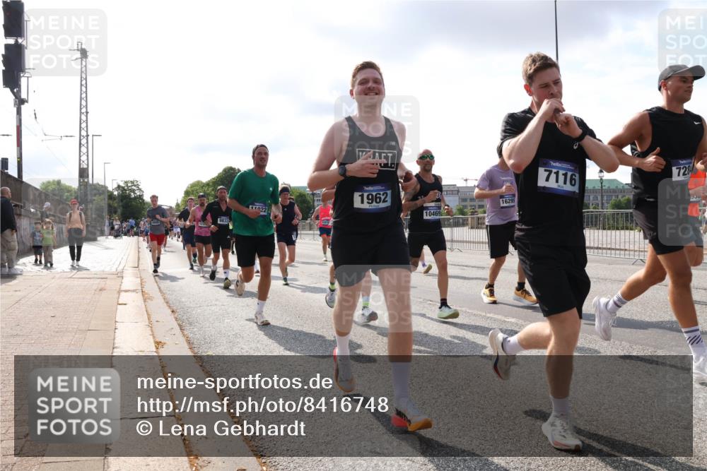 29.06.2025 - hella hamburg halbmarathon Lena Gebhardt http://msf.ph/oto/8416748 29.06.2025 09:51:04 Lombardsbrücke 12, 9833, 11022, 1962, 10469, 16295, 7116, 728, 1300, 1136, 1256, 1441, 1677, 1941, 1962, 2546, 2579, 3056, 3626, 3700, 3947, 4205, 4854, 4888, 4889, 4893, 5026, 5087, 5275, 5387, 5472, 5506, 5508, 5752, 5916, 6080, 6429, 6593, 6639, 6686, 6687, 6721, 6901, 7110, 7116, 7284, 7378, 7635, 7693, 7962, 8091, 8122, 8319, 8574, 8958, 8966, 9262, 9313, 9371, 9380, 9755, 9833, 9885, 10064, 10193, 10415, 10469, 10783, 10922, 11281, 11284, 11305, 11907, 12153, 14201 meine-sportfotos.de