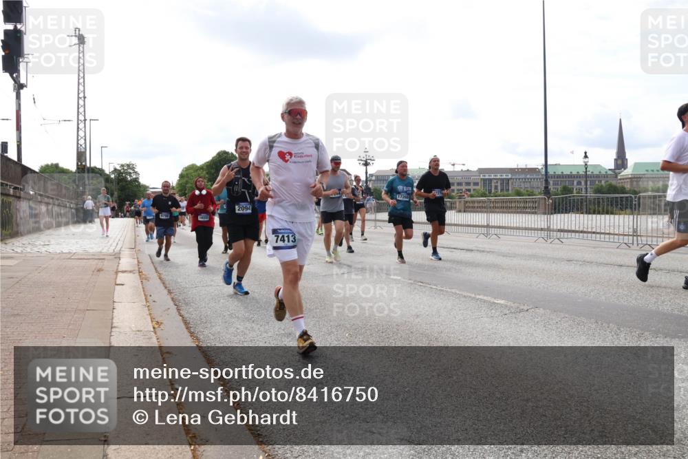 29.06.2025 - hella hamburg halbmarathon Lena Gebhardt http://msf.ph/oto/8416750 29.06.2025 10:17:50 Lombardsbrücke 9798, 16555, 2094, 7413, 17269, 1015, 1159, 1160, 1204, 1268, 1274, 1325, 1458, 1622, 1641, 1749, 1795, 2094, 2147, 2259, 2305, 2548, 2860, 2931, 3138, 3292, 3802, 3803, 3977, 4194, 4218, 4852, 5002, 5004, 5290, 5611, 5733, 6254, 6336, 6352, 6520, 6786, 7011, 7094, 7258, 7291, 7410, 7413, 7566, 7641, 7649, 7838, 7844, 7882, 7883, 8128, 8144, 8210, 8248, 8309, 8351, 8433, 8607, 8799, 8895, 9400, 9539, 9717, 9734, 9798, 9848, 9964, 10174, 10332, 10509 meine-sportfotos.de